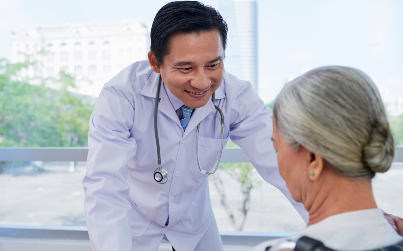Doctor talking to patient 2023 11 27 05 25 13 utc